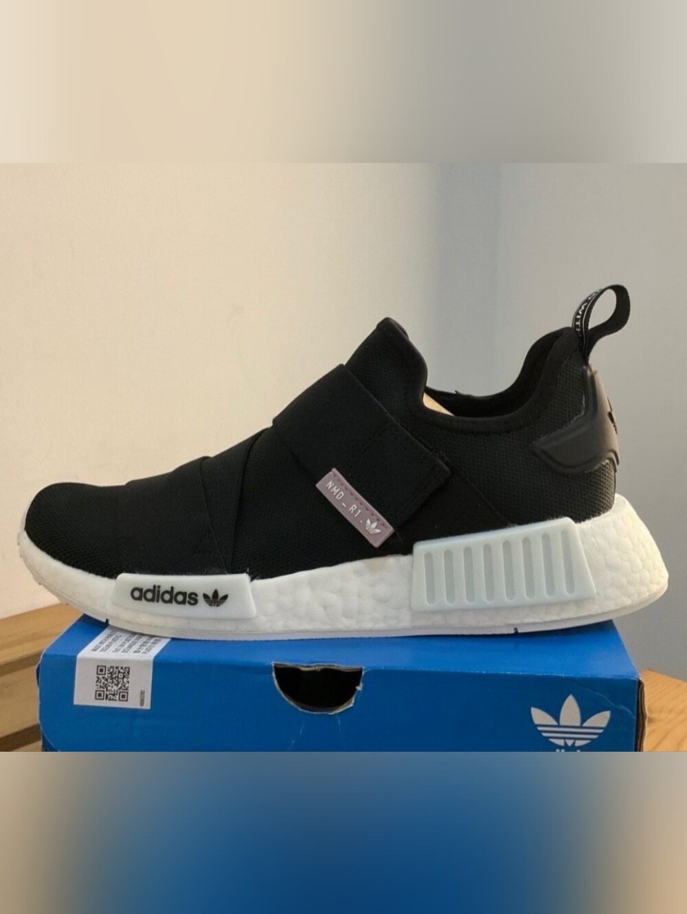 ADIDAS NMD_R1 BLACK SLIP ON STRAPS LIKE NEW BARELY WORN